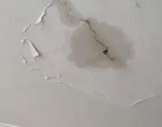 南票阳台漏水维修公司分享下屋面防水工程质量问题原因分析